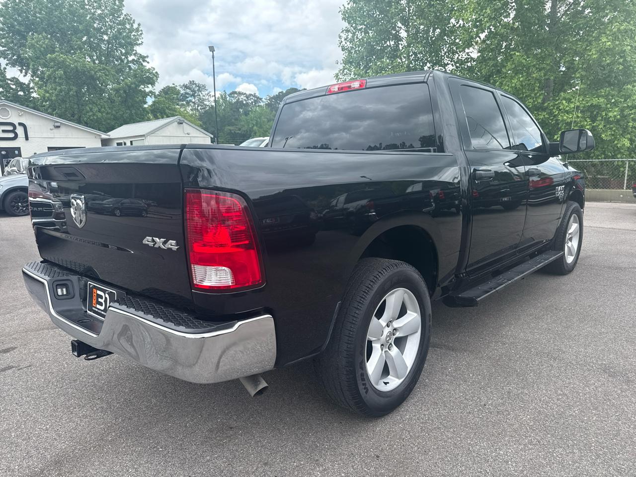 RAM 1500 Classic Tradesman 4x4 Crew Cab 5'7" Box 2022
