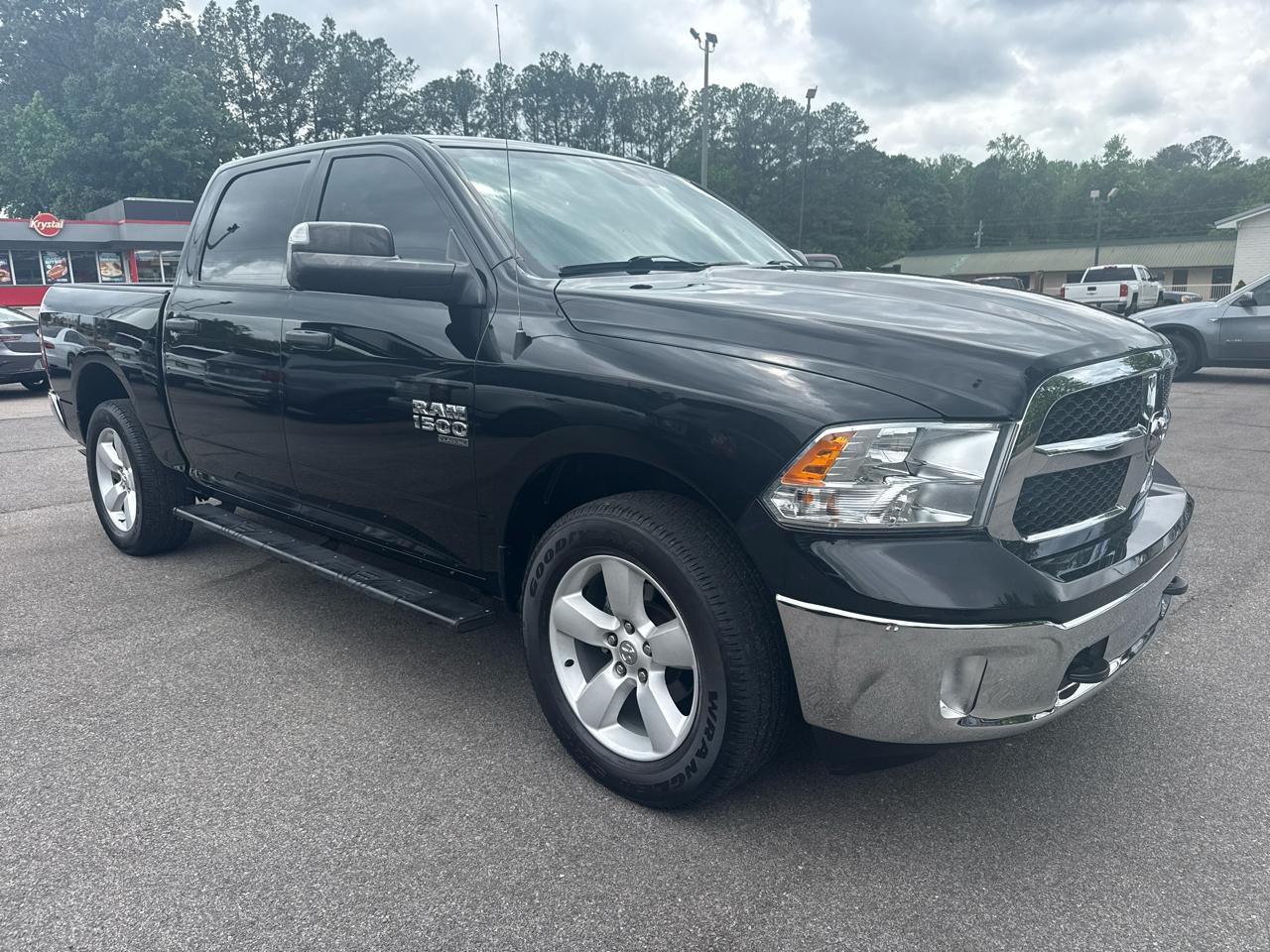 RAM 1500 Classic Tradesman 4x4 Crew Cab 5'7" Box 2022