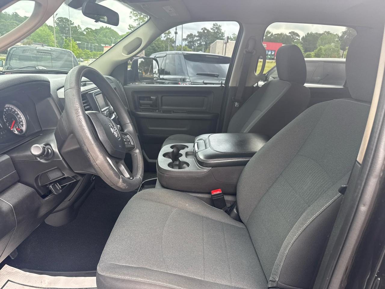 RAM 1500 Classic Tradesman 4x4 Crew Cab 5'7" Box 2022