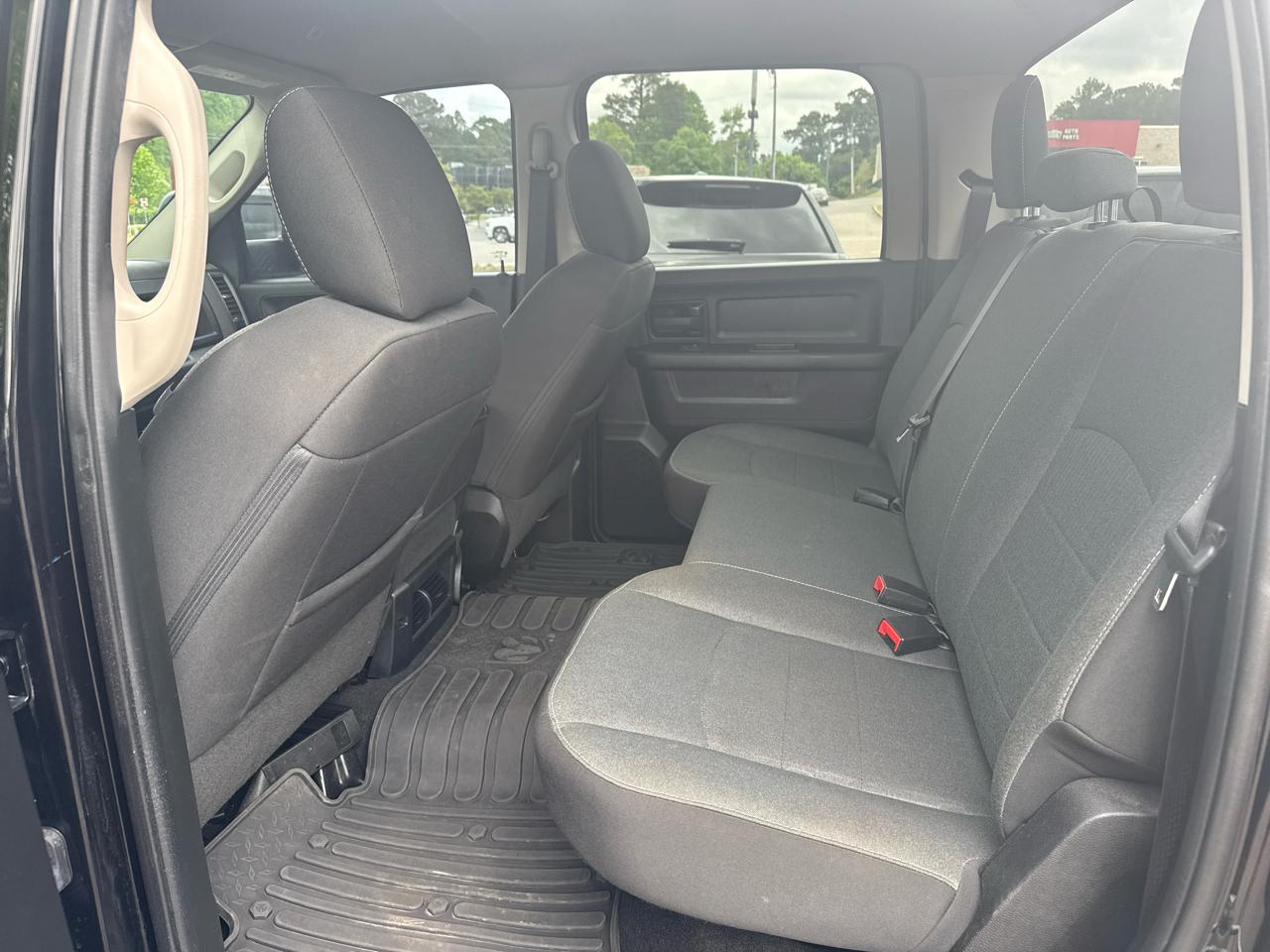 RAM 1500 Classic Tradesman 4x4 Crew Cab 5'7" Box 2022