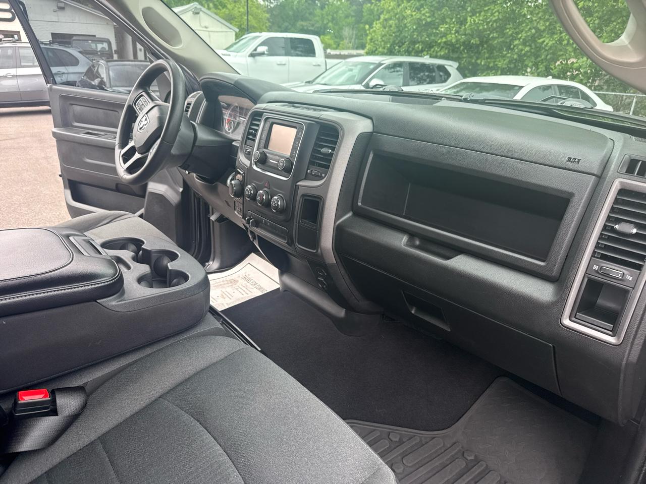 RAM 1500 Classic Tradesman 4x4 Crew Cab 5'7" Box 2022