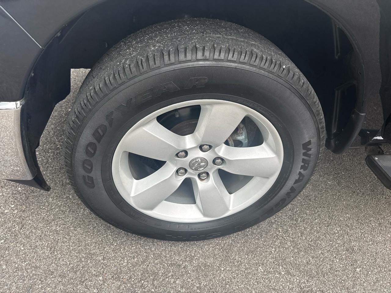 RAM 1500 Classic Tradesman 4x4 Crew Cab 5'7" Box 2022