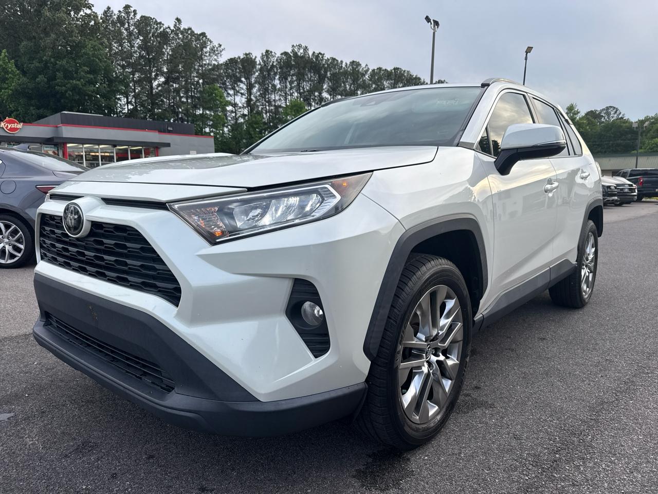 Toyota RAV4 XLE Premium FWD (Natl) 2021