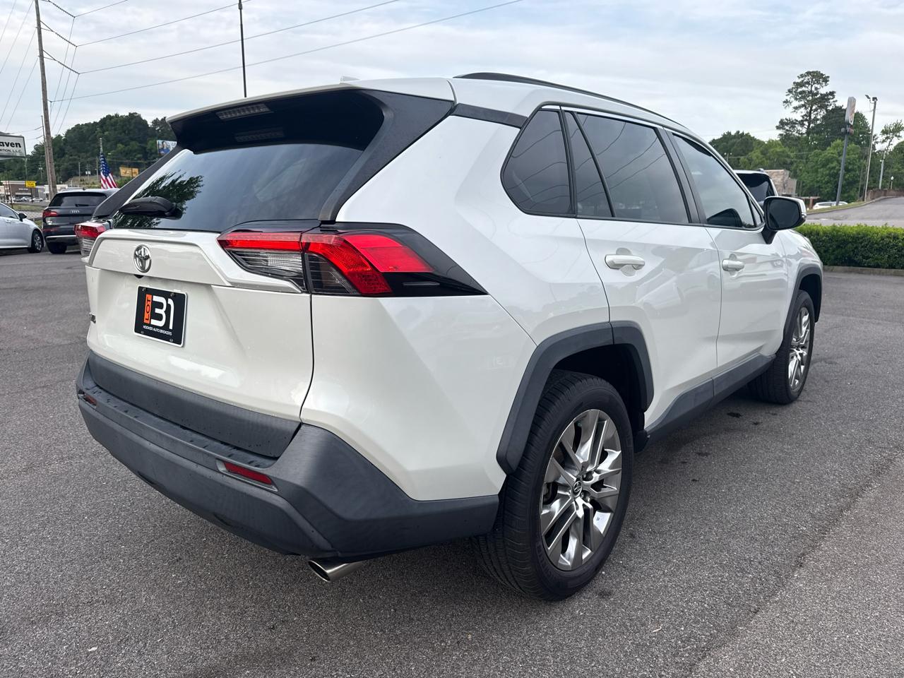 Toyota RAV4 XLE Premium FWD (Natl) 2021