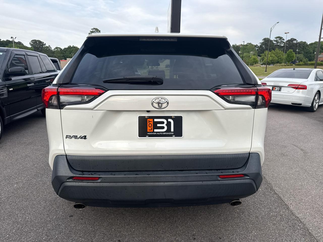 Toyota RAV4 XLE Premium FWD (Natl) 2021