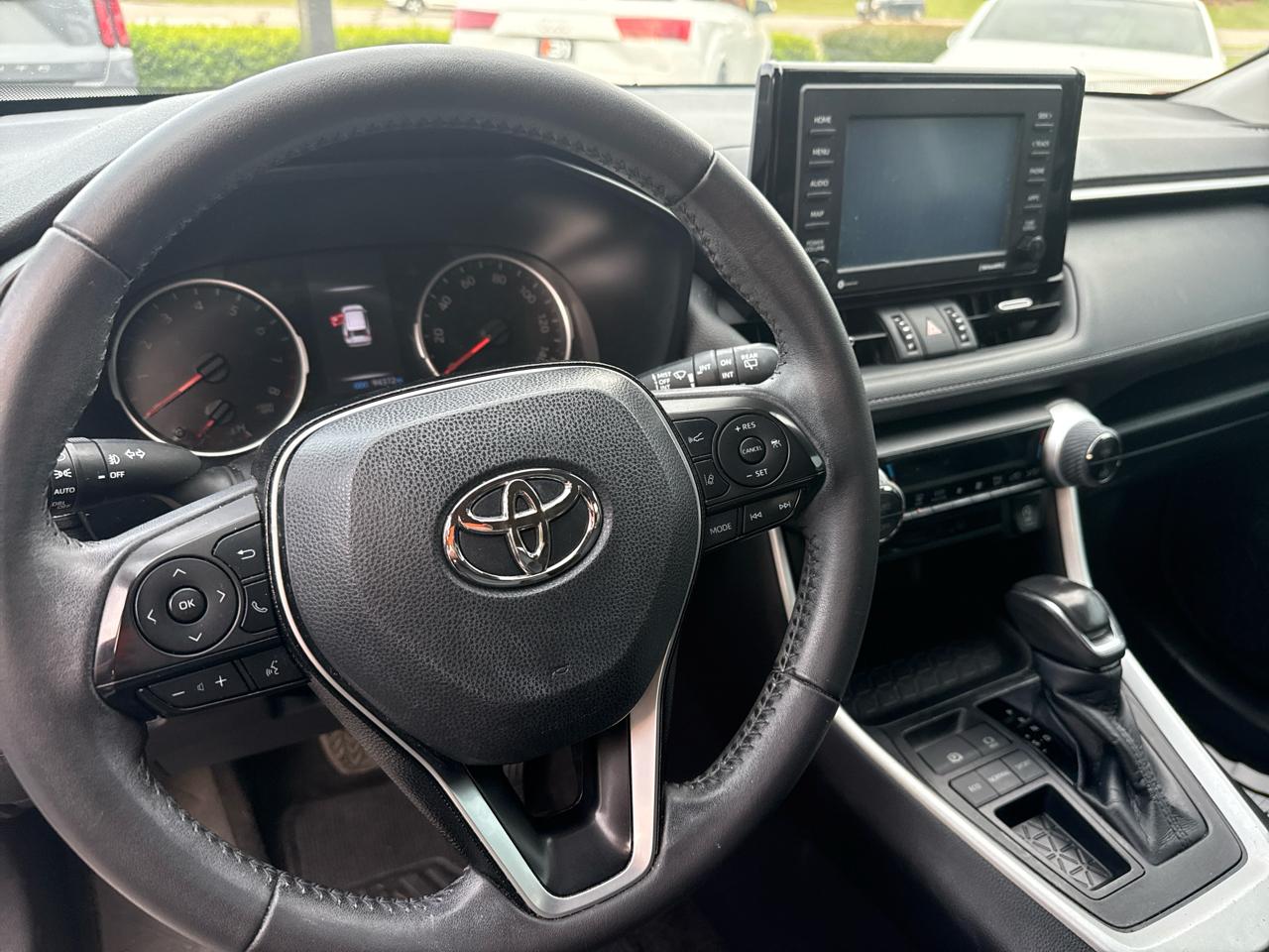 Toyota RAV4 XLE Premium FWD (Natl) 2021