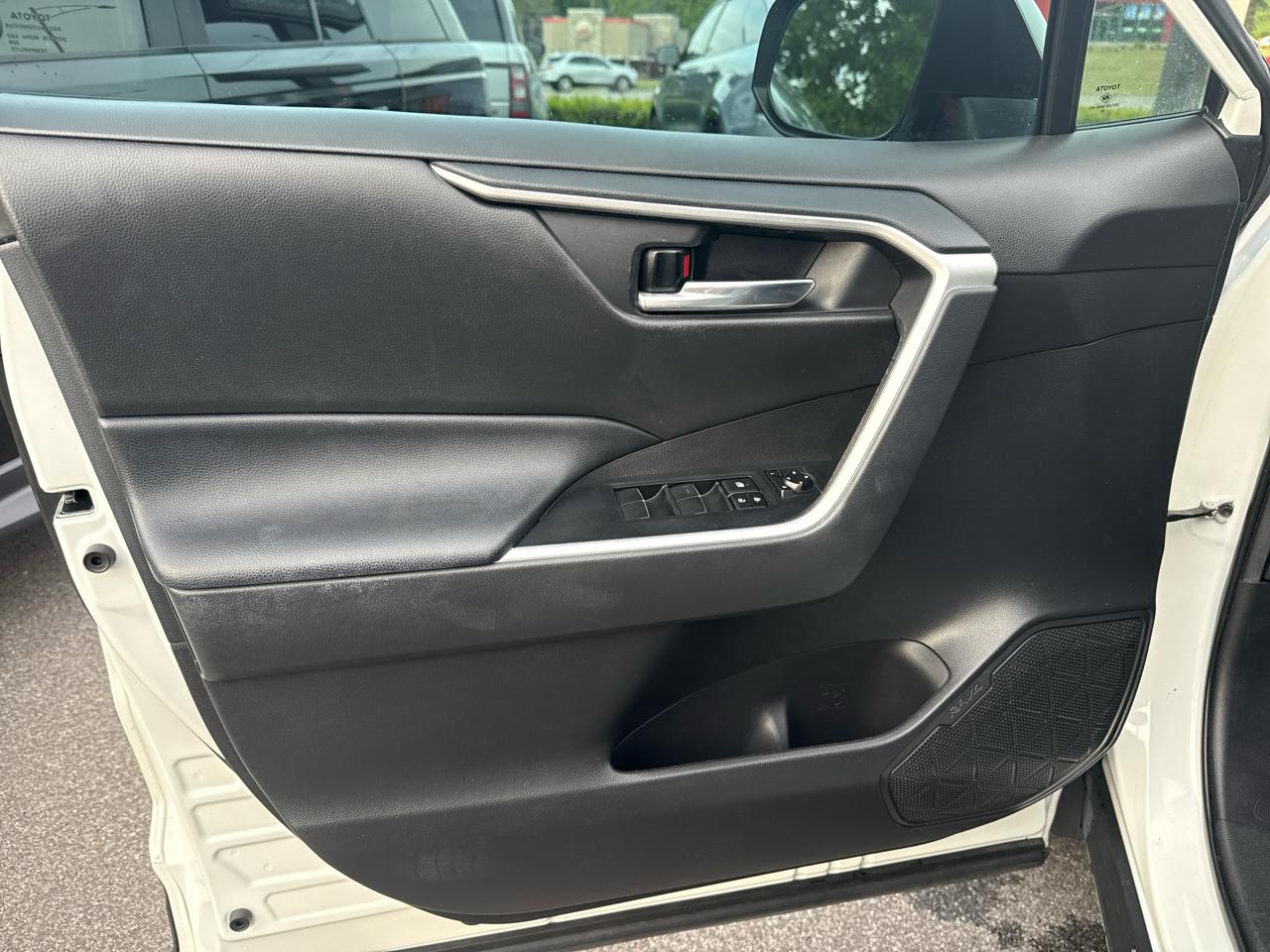 Toyota RAV4 XLE Premium FWD (Natl) 2021