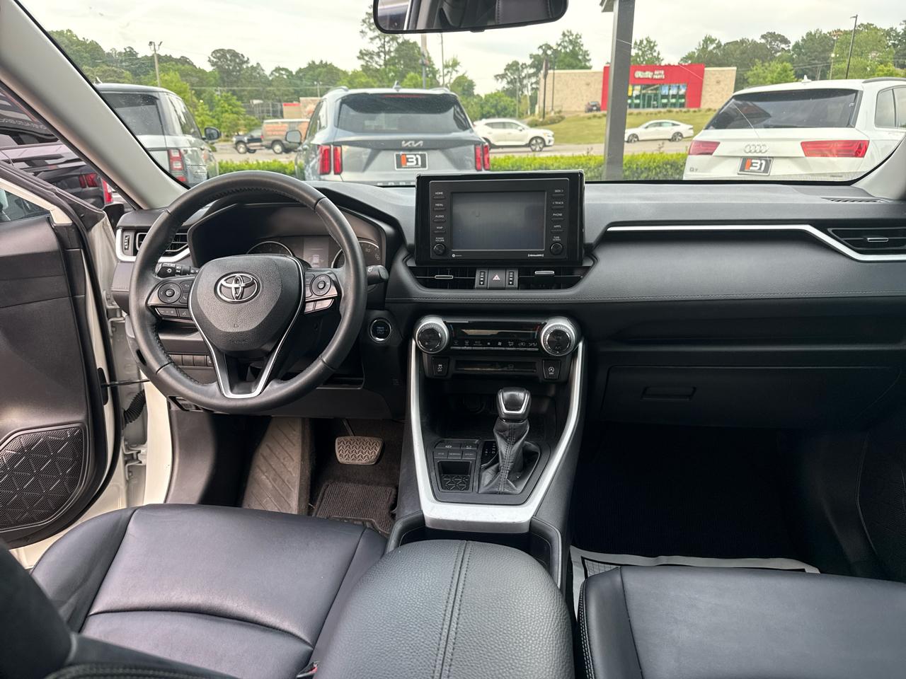 Toyota RAV4 XLE Premium FWD (Natl) 2021