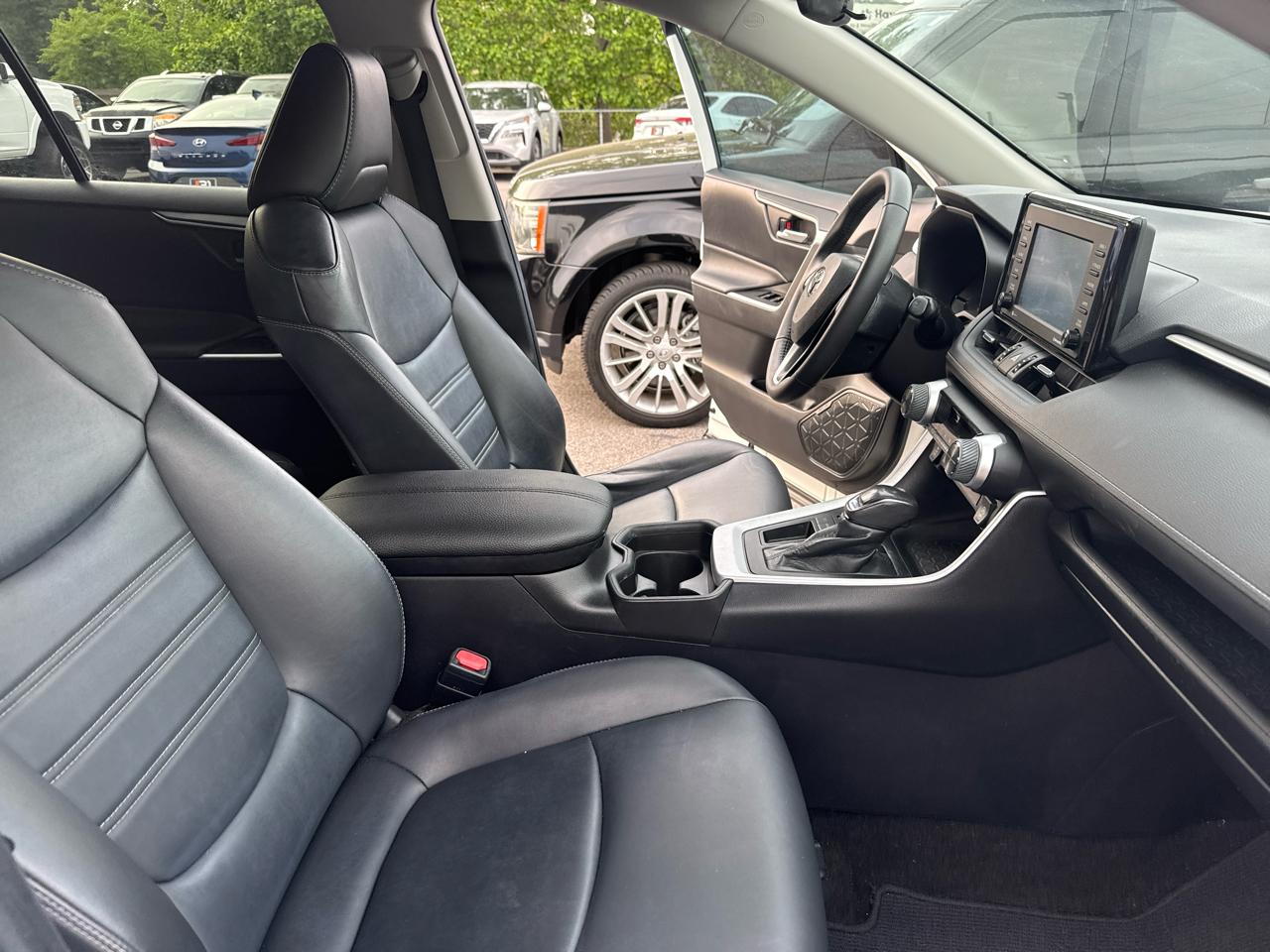 Toyota RAV4 XLE Premium FWD (Natl) 2021