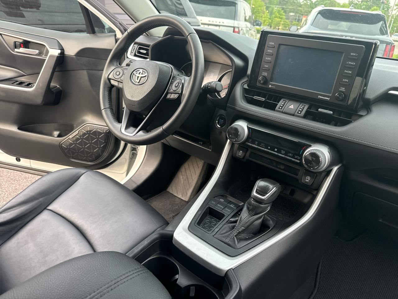 Toyota RAV4 XLE Premium FWD (Natl) 2021