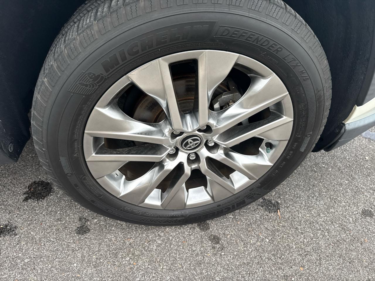 Toyota RAV4 XLE Premium FWD (Natl) 2021