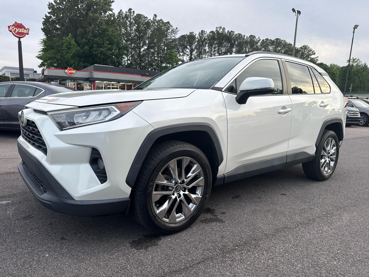 Toyota RAV4 XLE Premium FWD (Natl) 2021