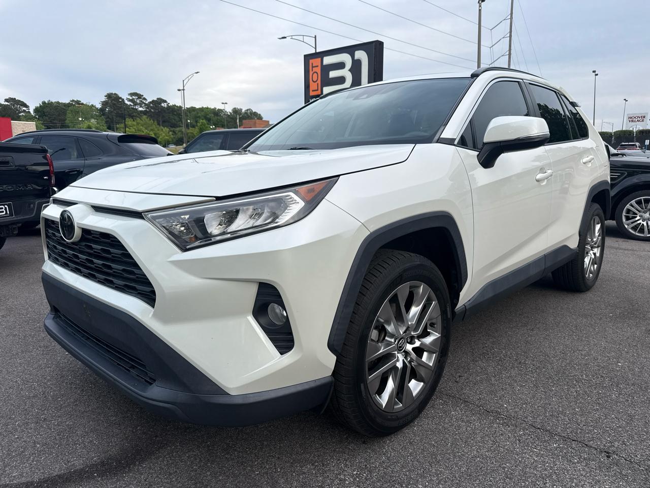 Toyota RAV4 XLE Premium FWD (Natl) 2021