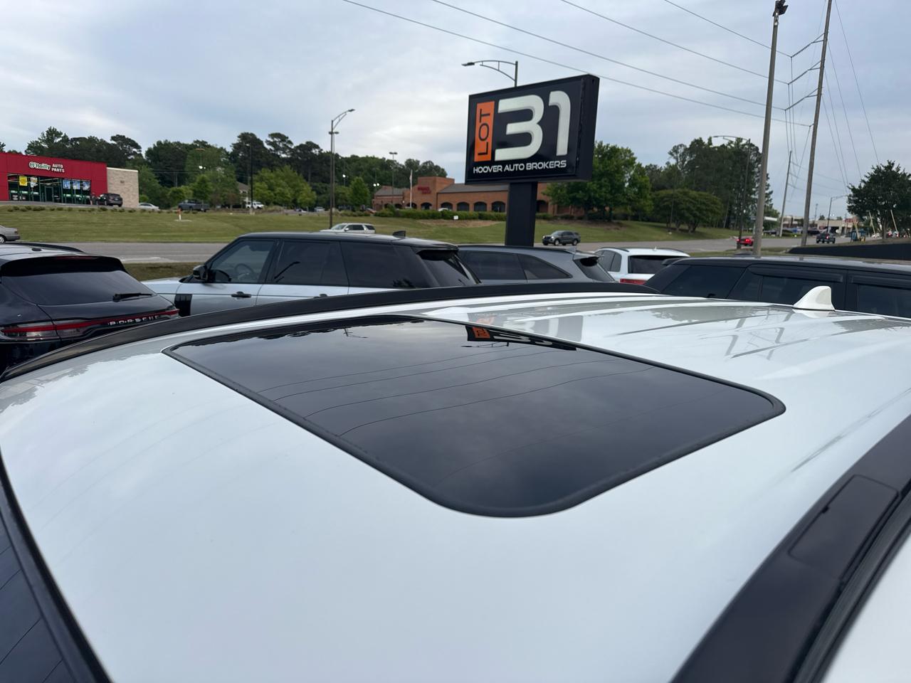 Toyota RAV4 XLE Premium FWD (Natl) 2021