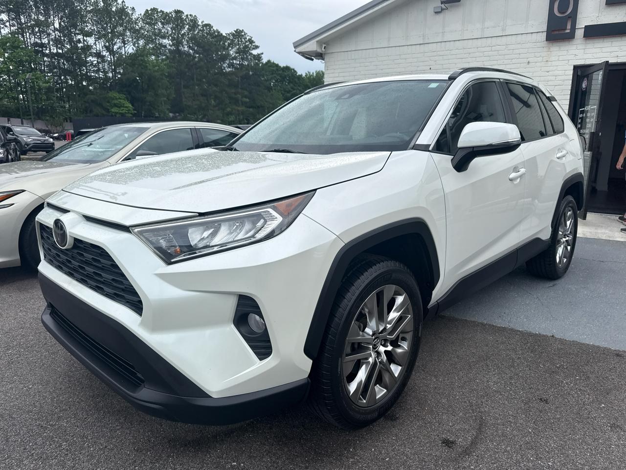 Toyota RAV4 XLE Premium FWD (Natl) 2021
