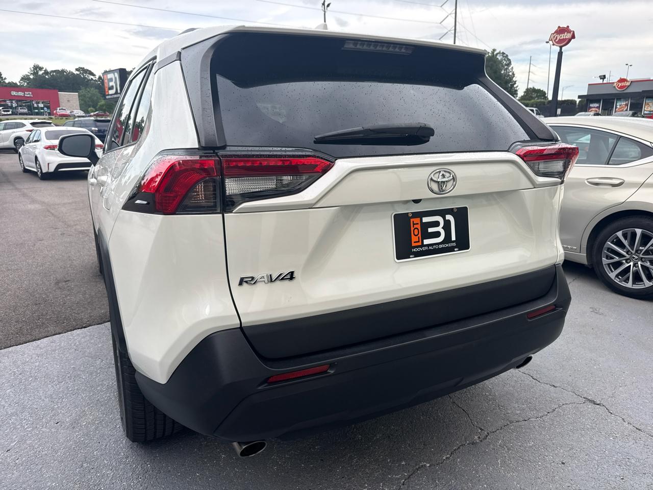 Toyota RAV4 XLE Premium FWD (Natl) 2021