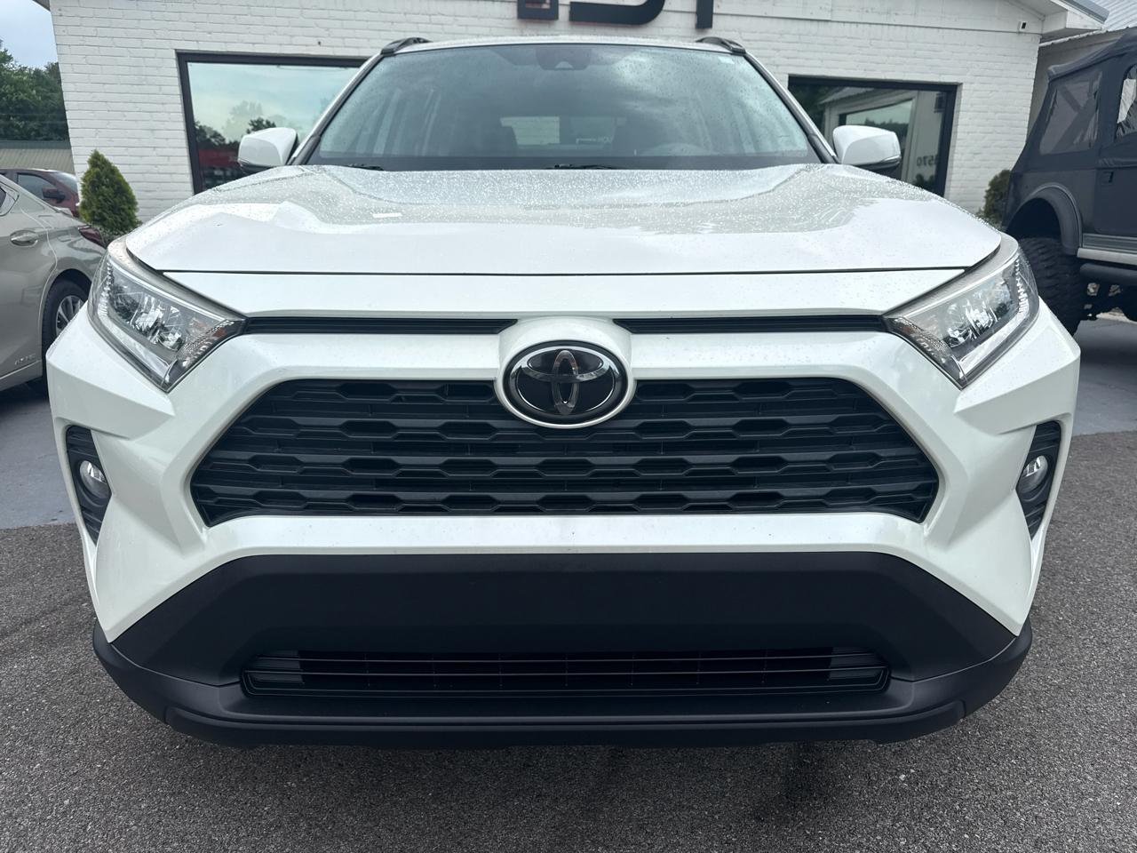 Toyota RAV4 XLE Premium FWD (Natl) 2021