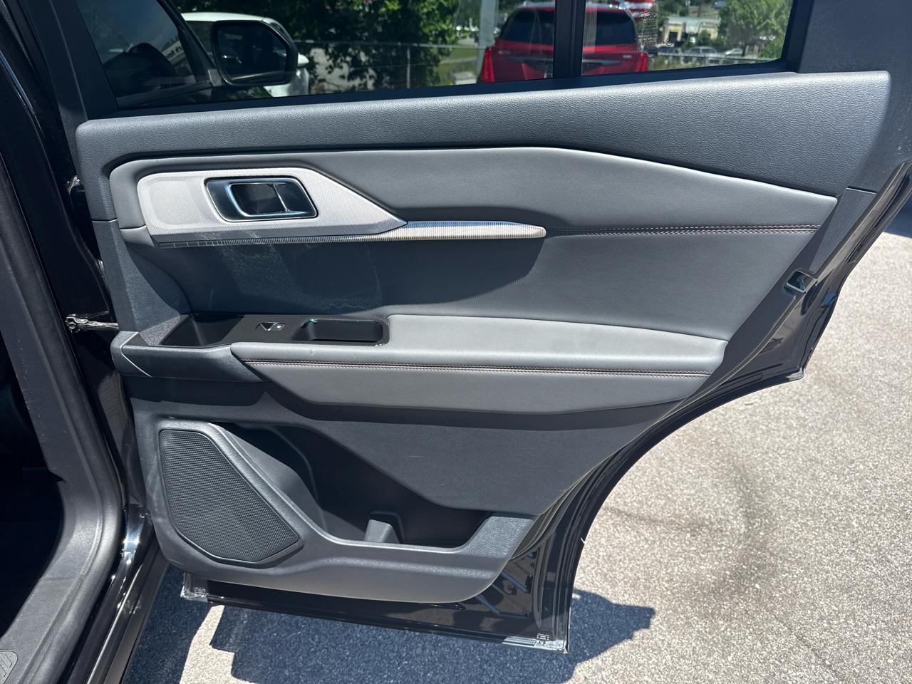 Ford Explorer Active RWD 2025