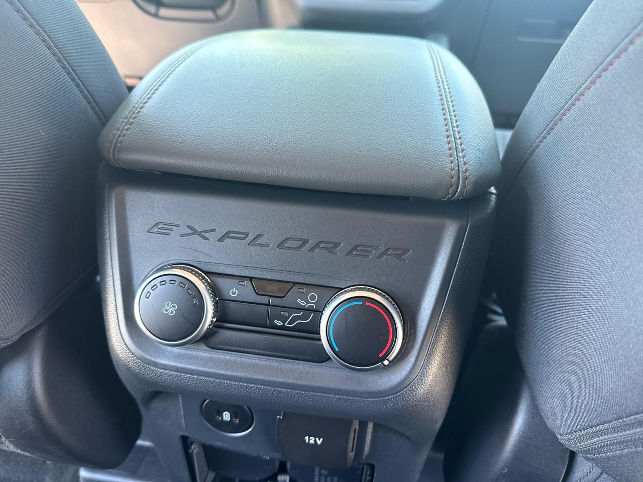 Ford Explorer Active RWD 2025