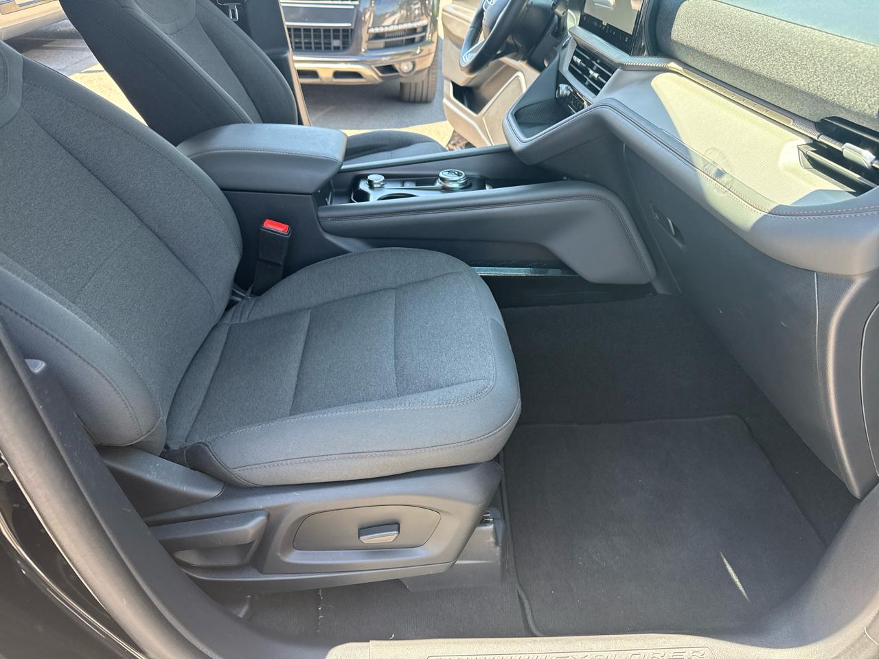 Ford Explorer Active RWD 2025