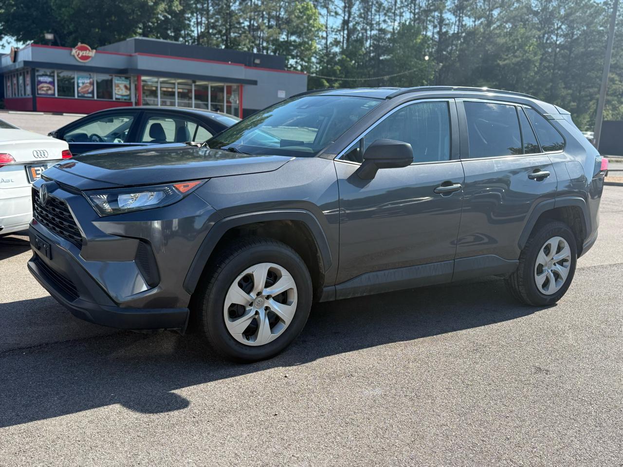 Toyota RAV4 LE FWD (Natl) 2021