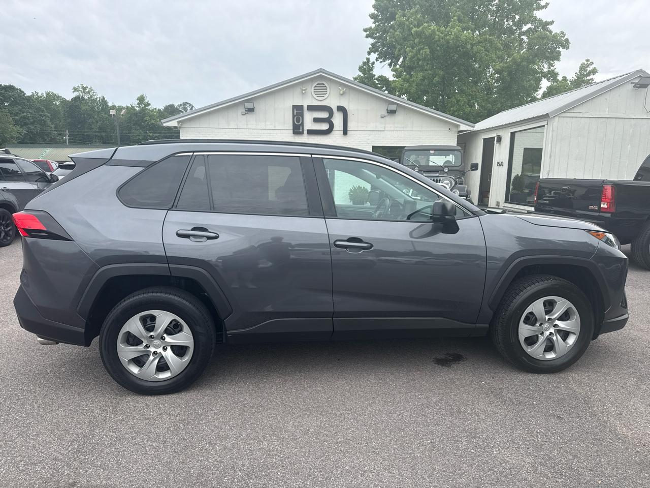 Toyota RAV4 LE FWD (Natl) 2021