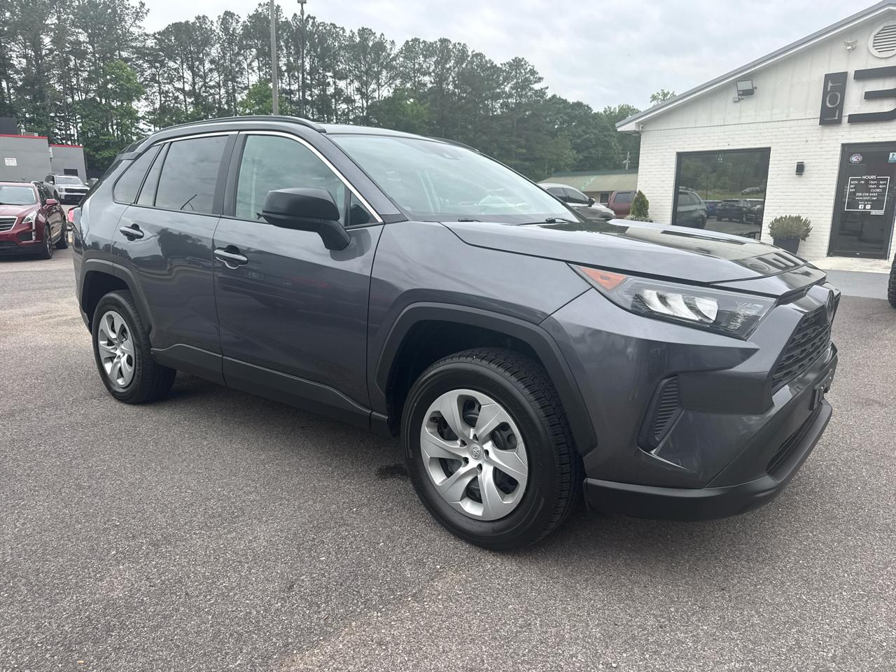 Toyota RAV4 LE FWD (Natl) 2021