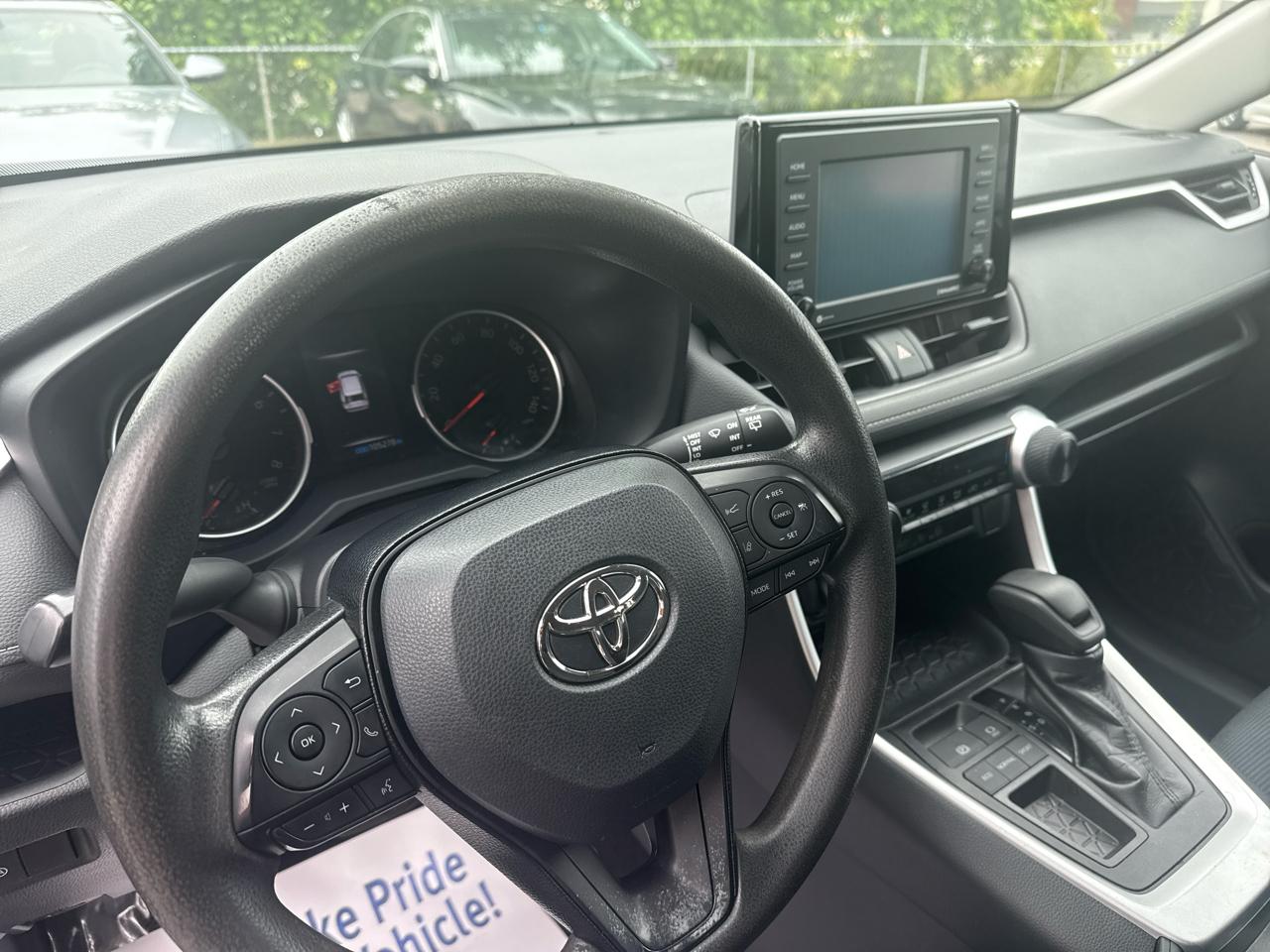 Toyota RAV4 LE FWD (Natl) 2021
