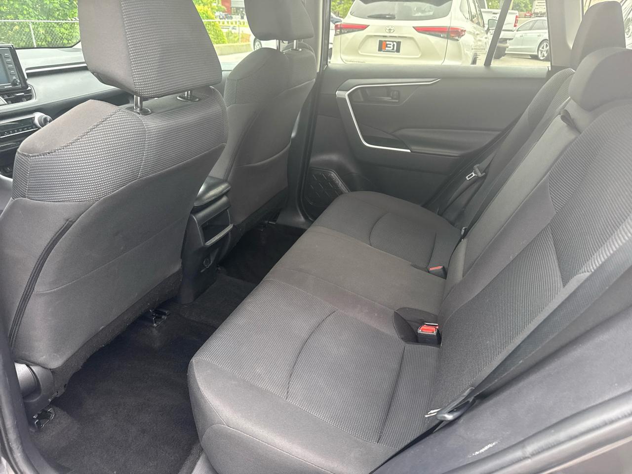 Toyota RAV4 LE FWD (Natl) 2021