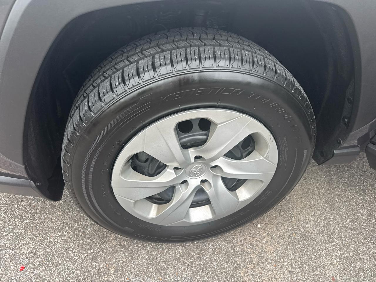 Toyota RAV4 LE FWD (Natl) 2021