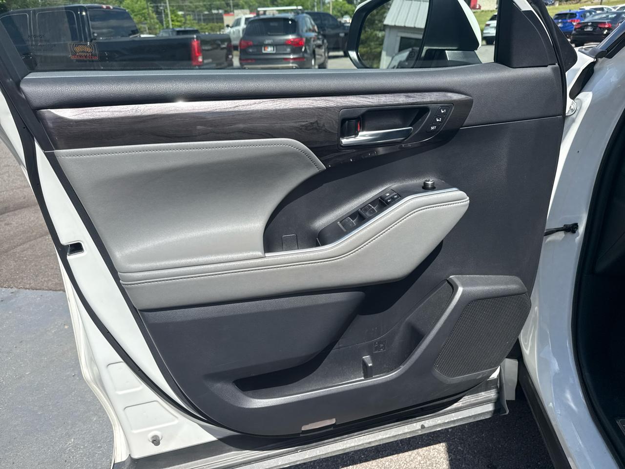 Toyota Highlander Platinum AWD (Natl) 2020