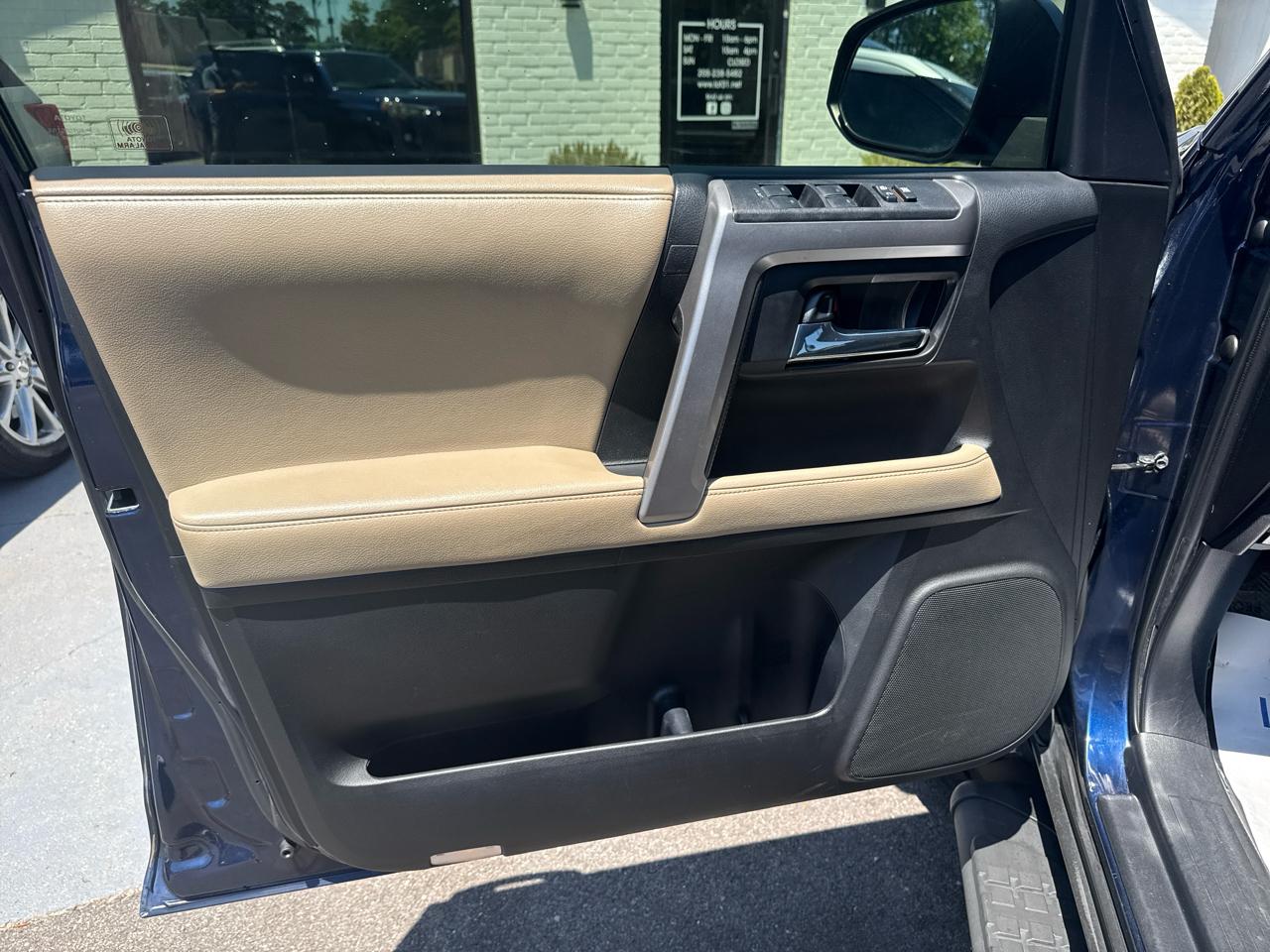 Toyota 4Runner SR5 Premium 2WD (Natl) 2017