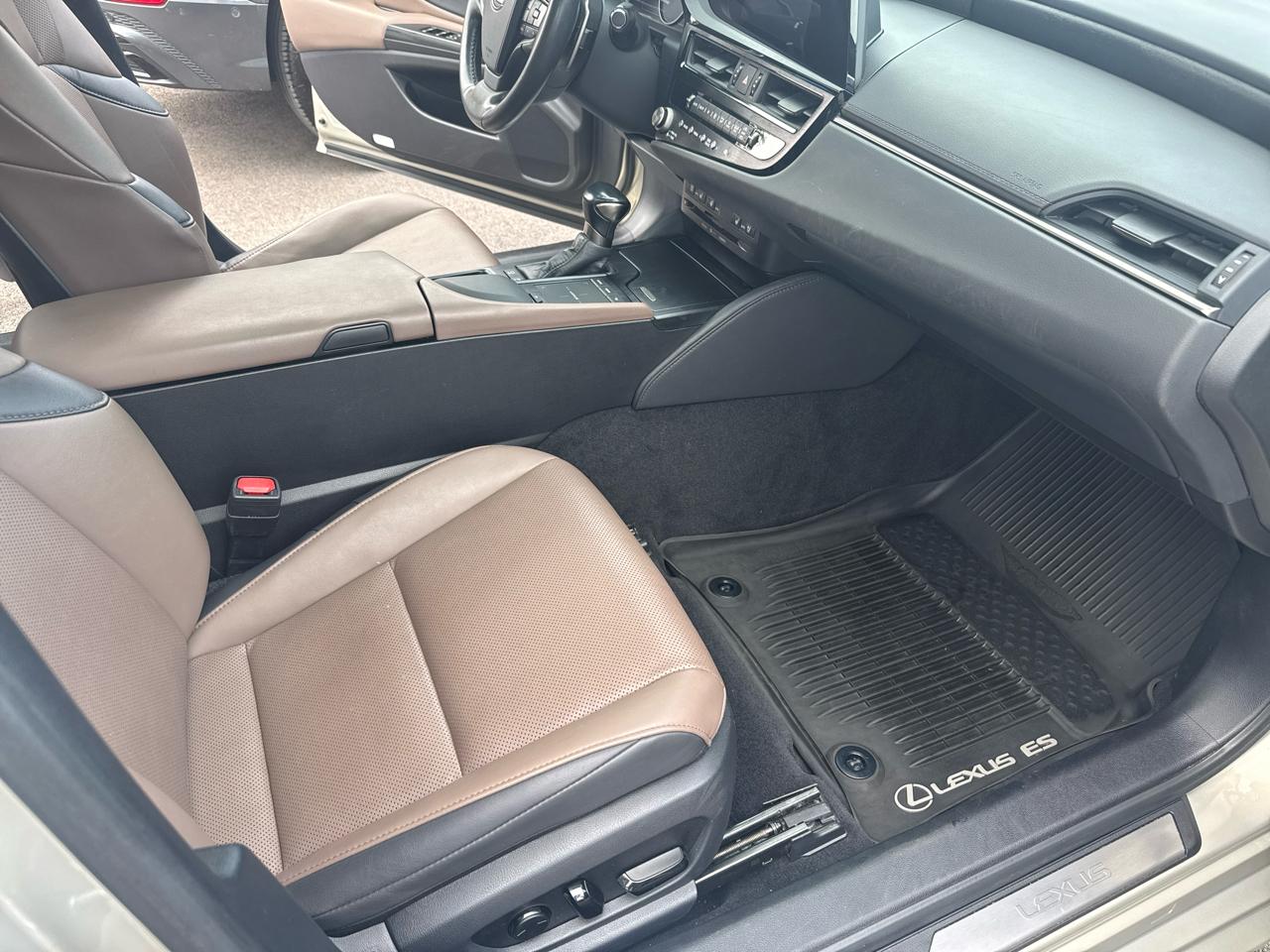 Lexus ES ES 300h FWD 2022