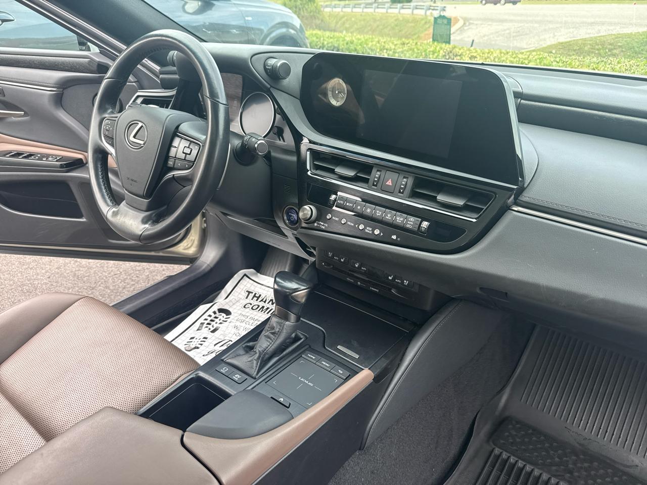 Lexus ES ES 300h FWD 2022