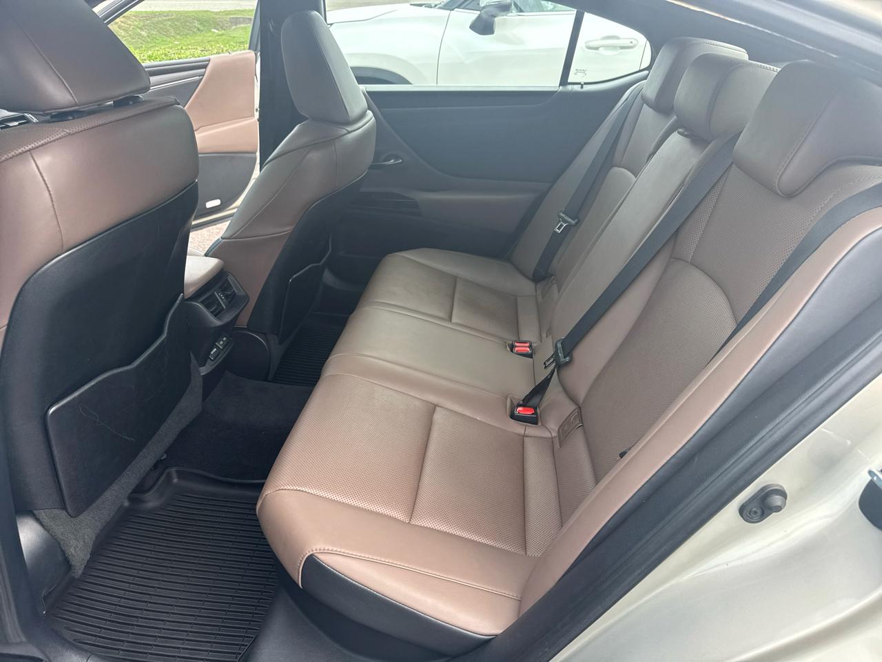 Lexus ES ES 300h FWD 2022