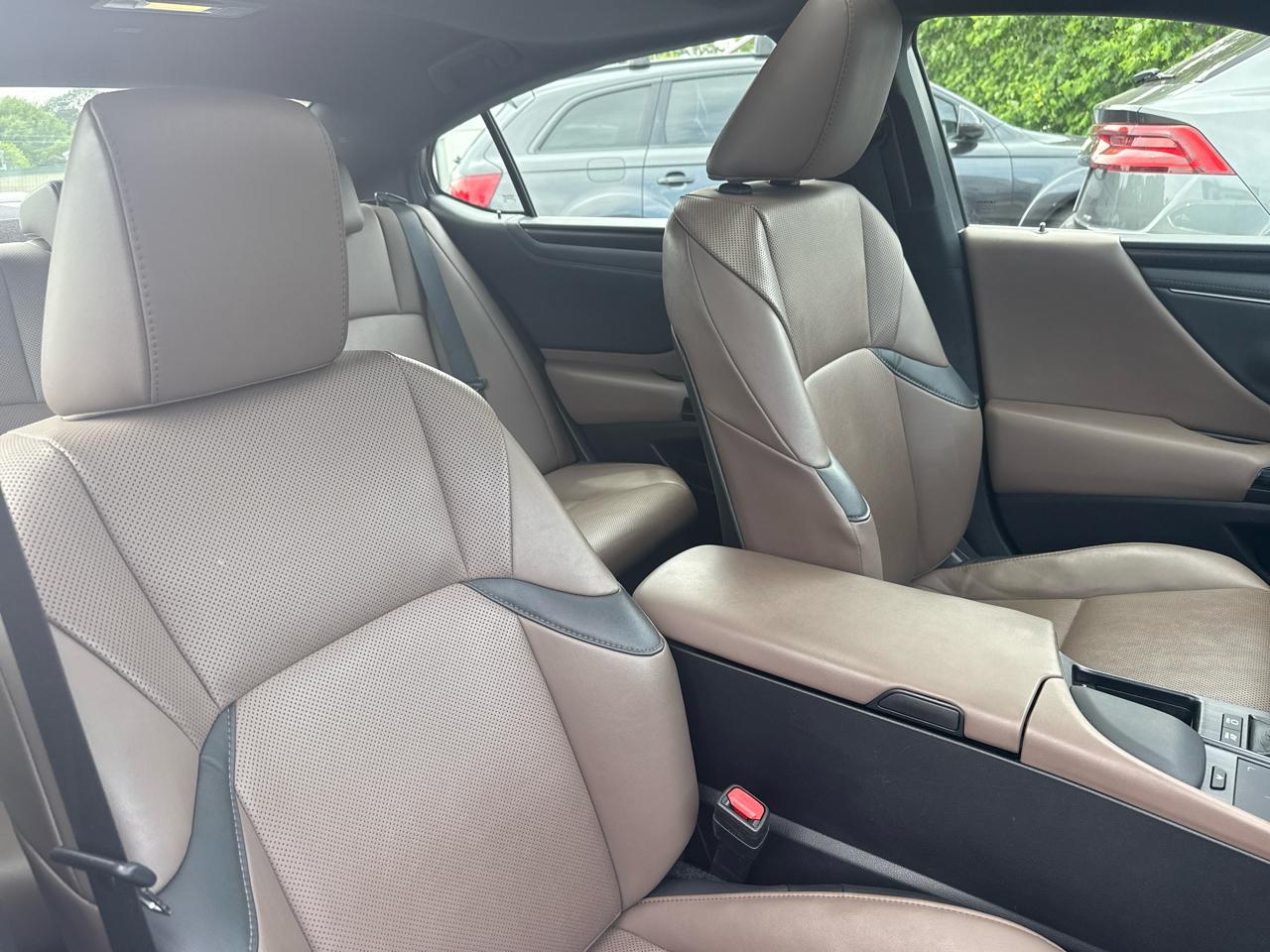 Lexus ES ES 300h FWD 2022