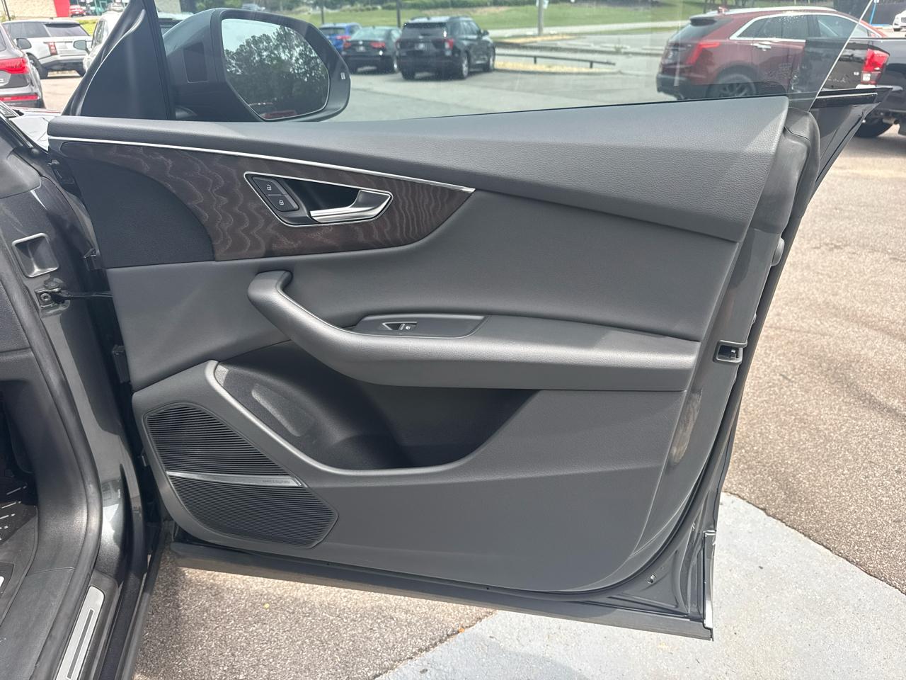 Audi Q8 Premium Plus 55 TFSI quattro 2020