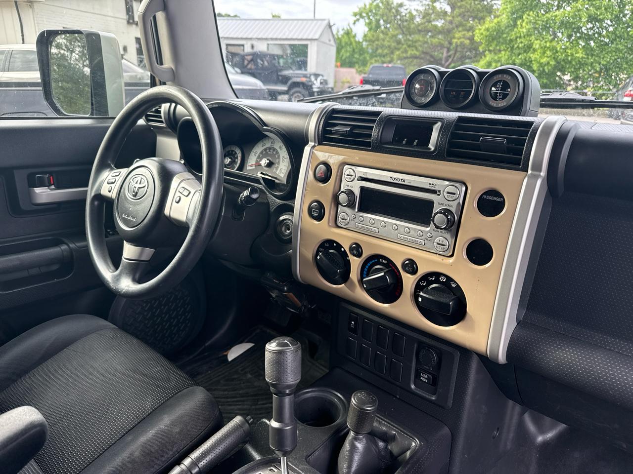 Toyota FJ Cruiser 4WD 4dr Man (Natl) 2014