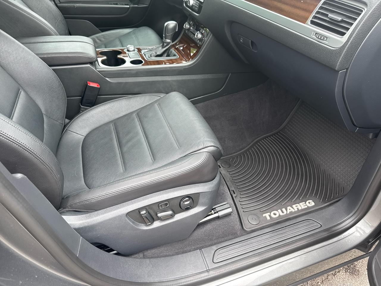 Volkswagen Touareg 4dr TDI Sport w/Technology 2016