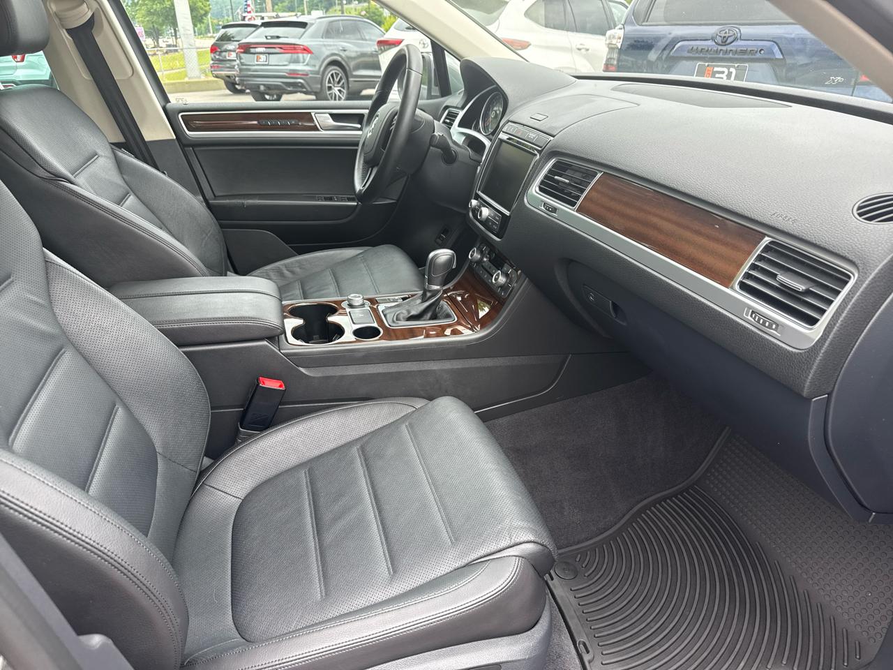 Volkswagen Touareg 4dr TDI Sport w/Technology 2016