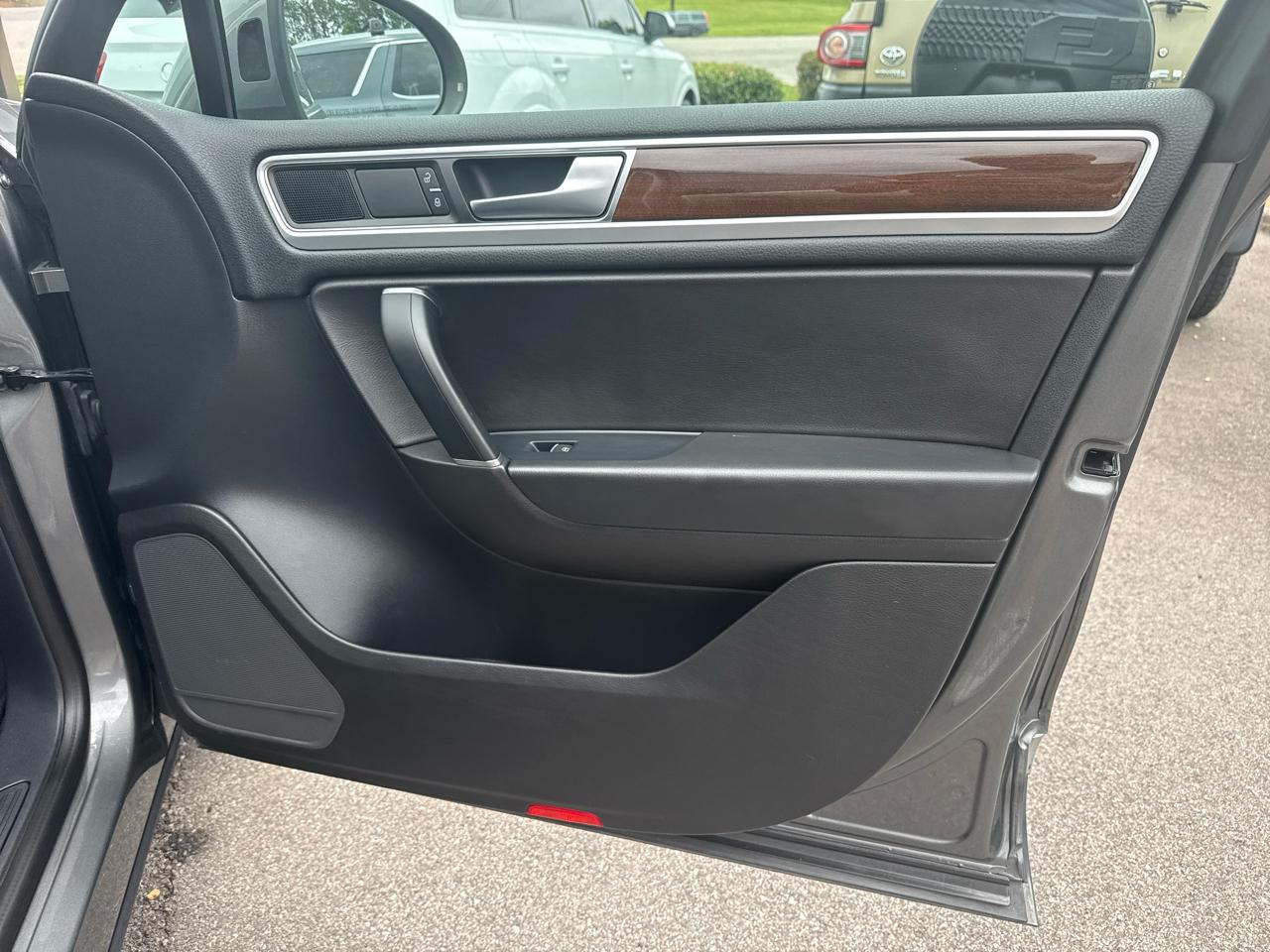 Volkswagen Touareg 4dr TDI Sport w/Technology 2016