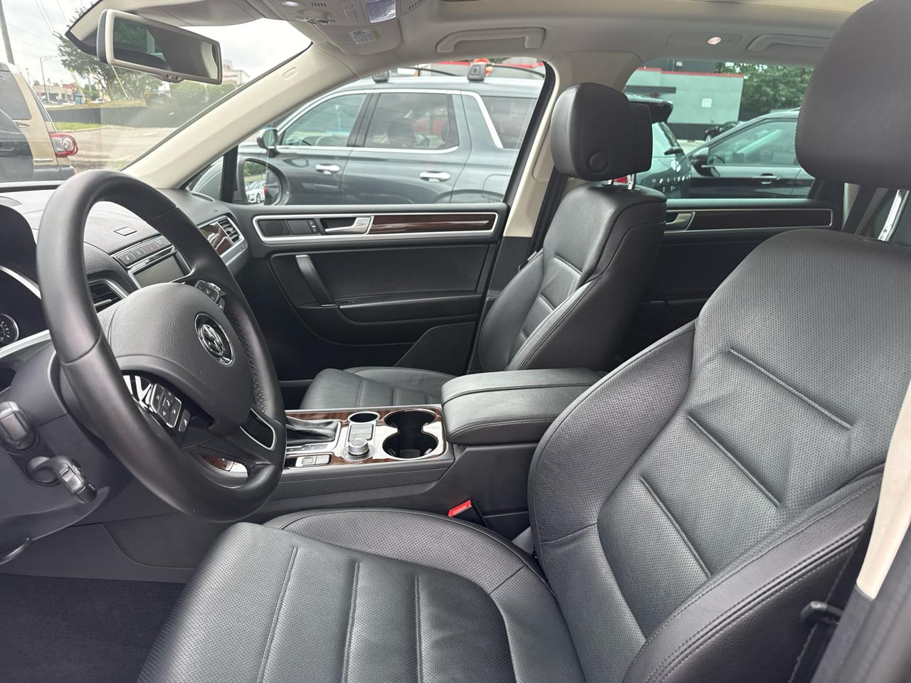 Volkswagen Touareg 4dr TDI Sport w/Technology 2016
