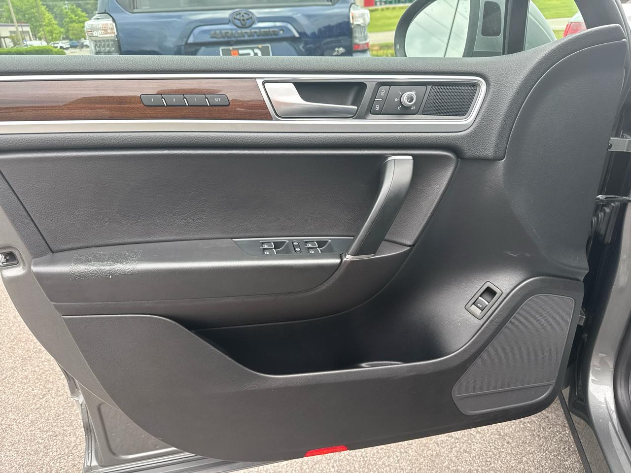Volkswagen Touareg 4dr TDI Sport w/Technology 2016