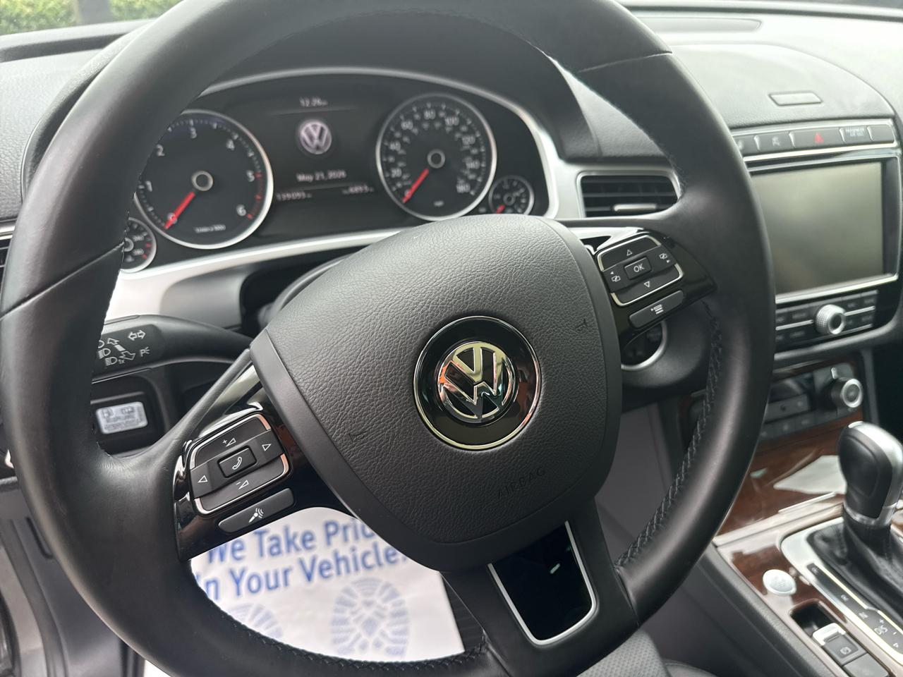 Volkswagen Touareg 4dr TDI Sport w/Technology 2016