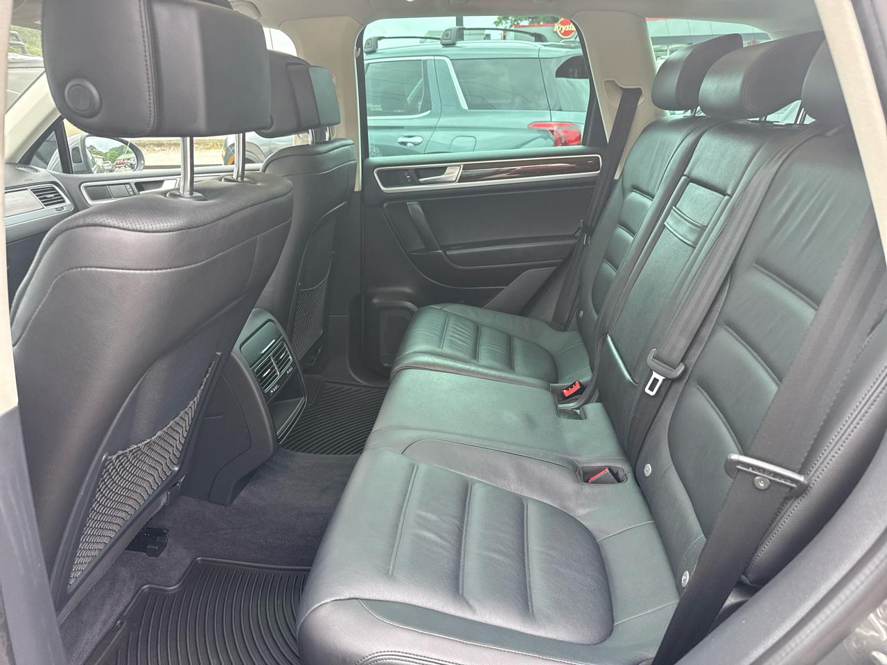 Volkswagen Touareg 4dr TDI Sport w/Technology 2016