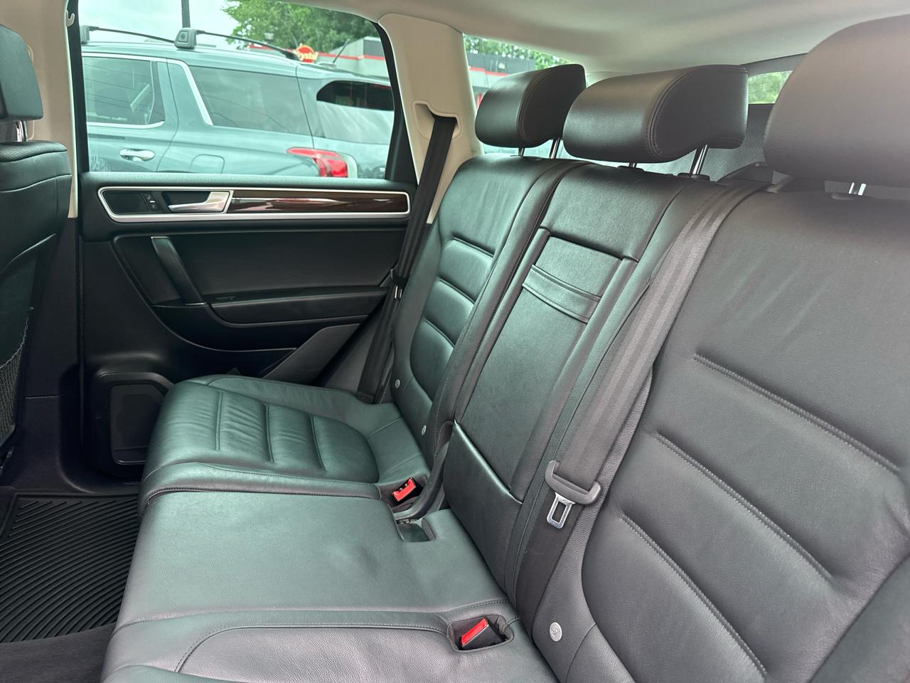 Volkswagen Touareg 4dr TDI Sport w/Technology 2016