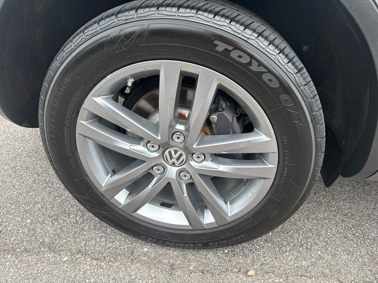 Volkswagen Touareg 4dr TDI Sport w/Technology 2016