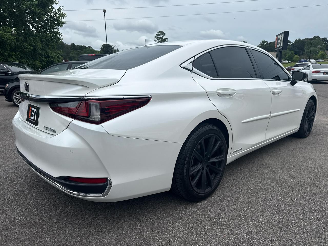 Lexus ES 300h Ultra Luxury 2019