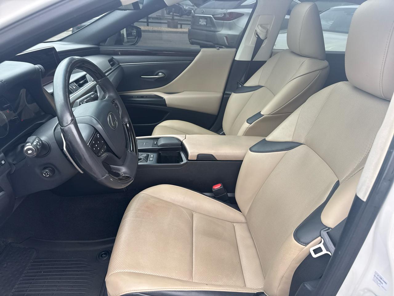 Lexus ES 300h Ultra Luxury 2019