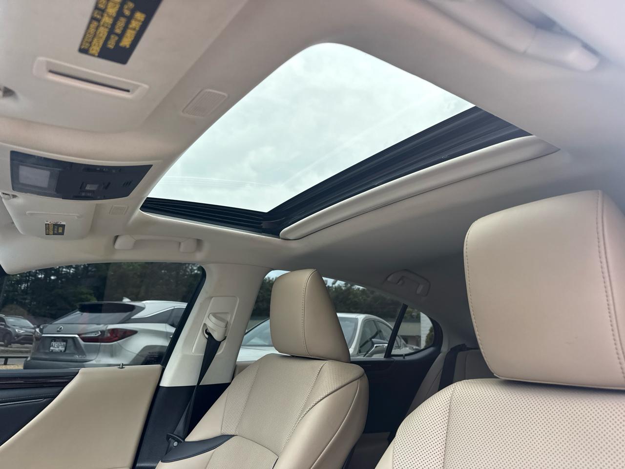 Lexus ES 300h Ultra Luxury 2019